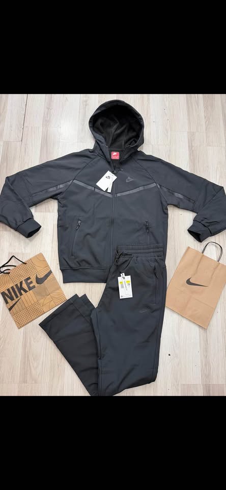 Conjunto Nike Tech Impermeable